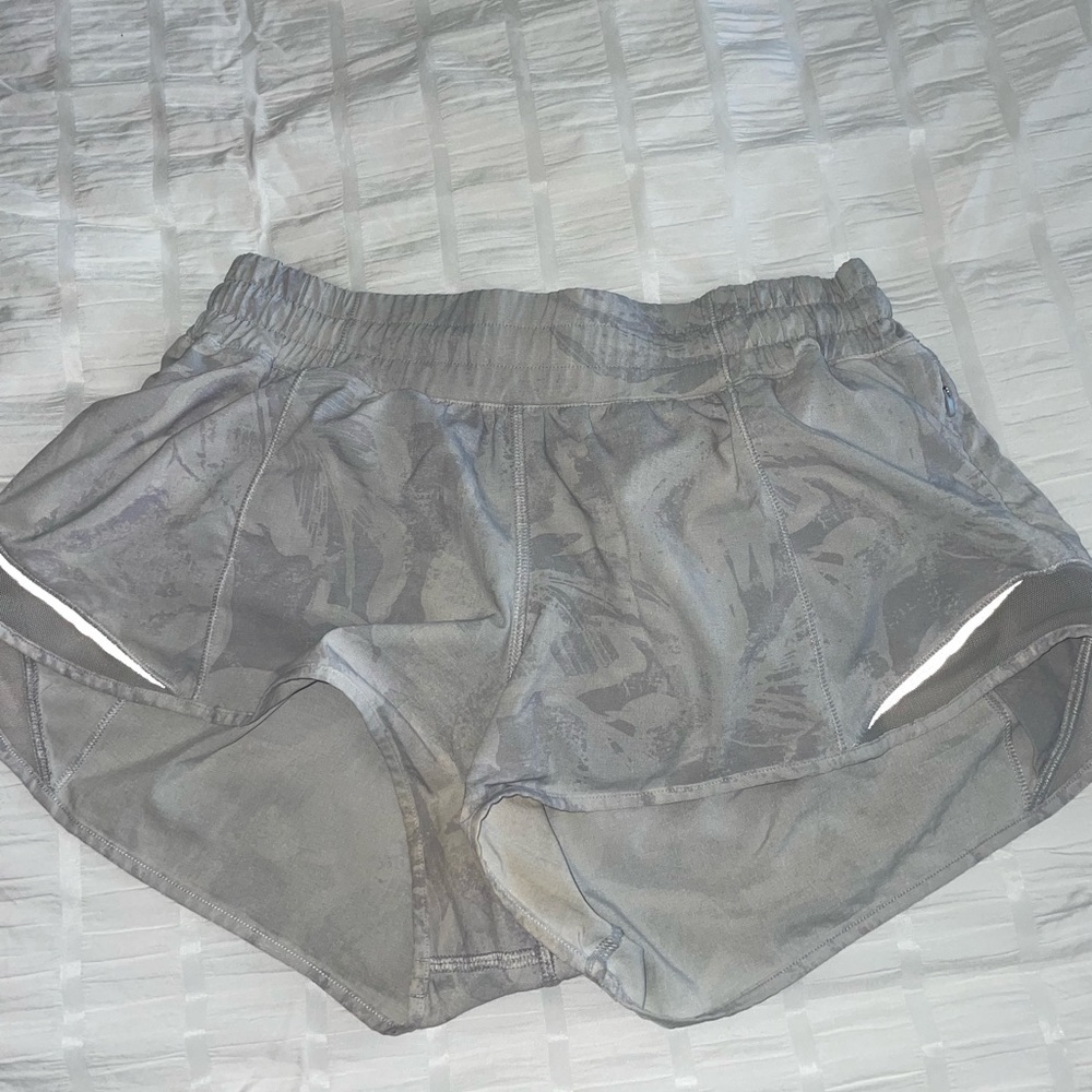 White and grey printed lululemon hotty hot shorts 2.5 inch